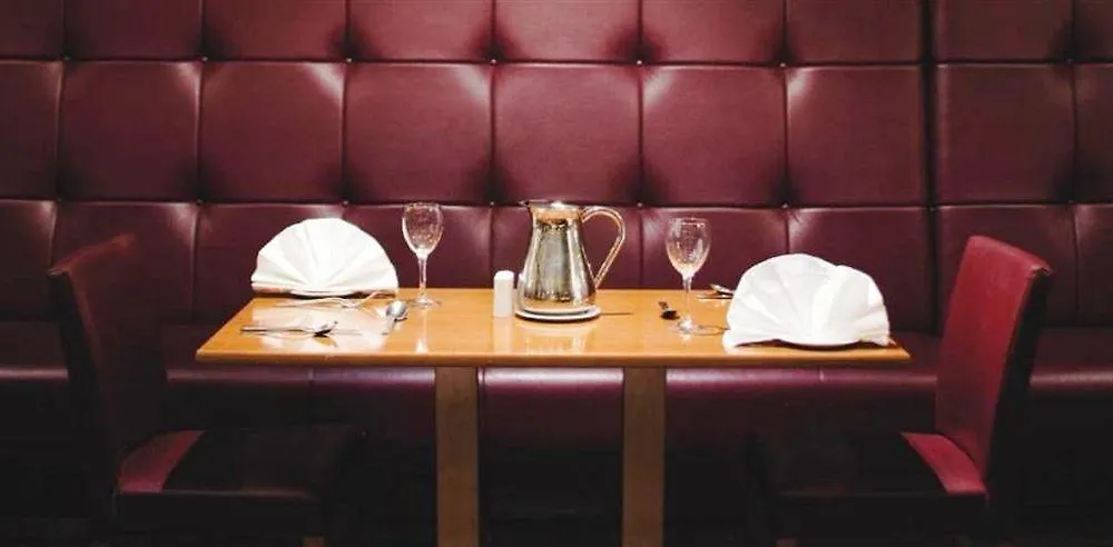 Cork Airport Hotel 4*,