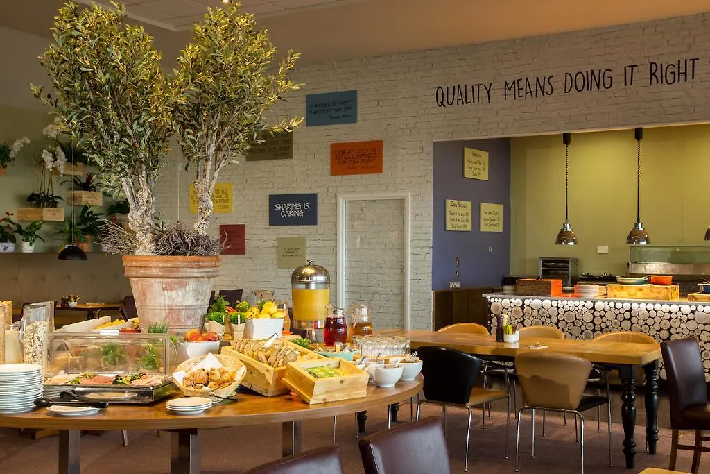 Cork Airport Hotel 4*,